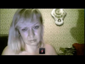 Похотливая немка раздвинула ноги для домашней мастурбации по вебкамере
